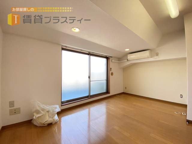 居室・リビング　横幅があり、家具の配置しやすいですよ。