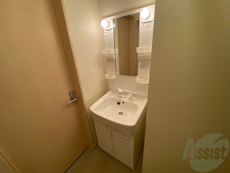 洗面設備　シャンプードレッサー。身支度はここでばっちりですね。