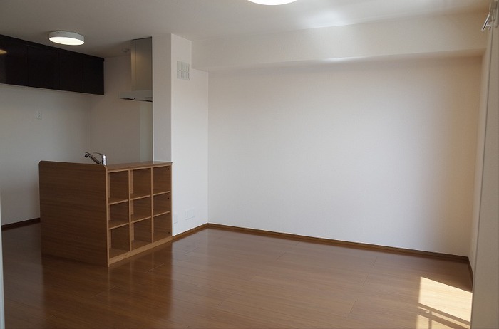 居室・リビング　同物件の別部屋になります。