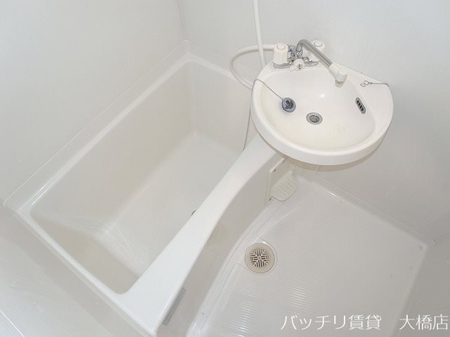 バス・シャワールーム　同物件別号室の為、現状を優先致します。