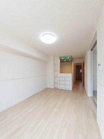 居室・リビング　こちらのリビングで趣味の時間をお楽しみください