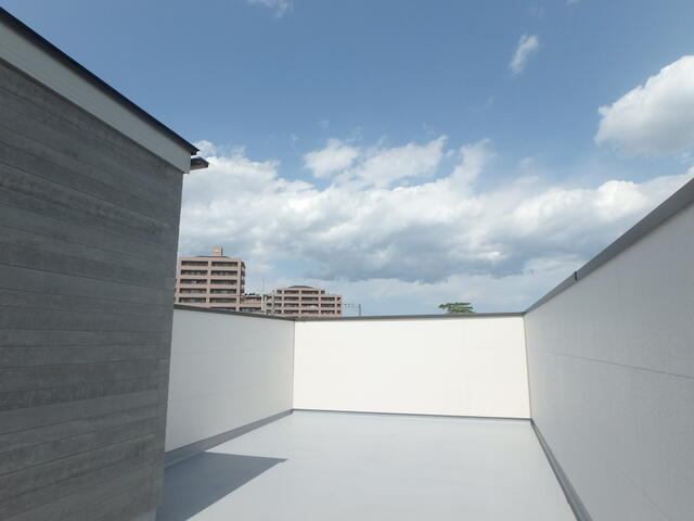 バルコニー　広いバルコニー