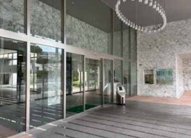 エントランス　建物の内部です