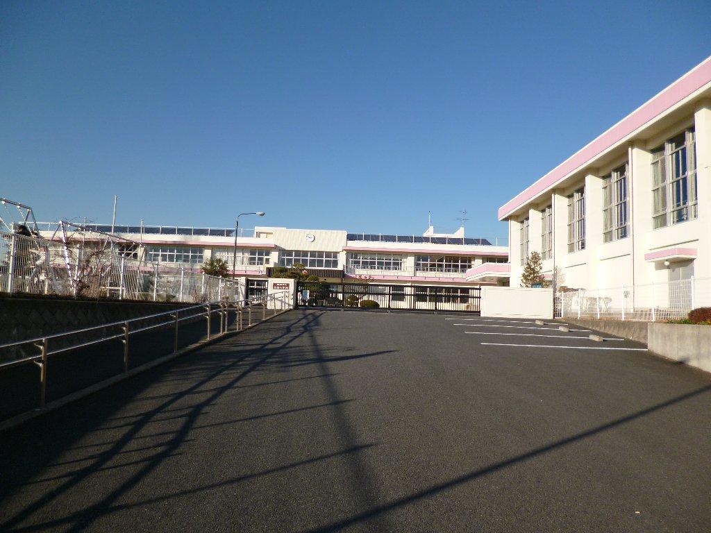 小学校　成田市立久住小学校（小学校）まで185m