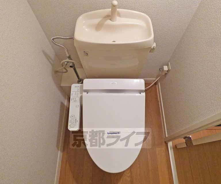 トイレ　ウォシュレット付の清潔感のあるトイレです。
