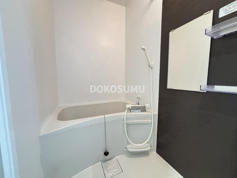 バス・シャワールーム　一日の疲れをやさしく癒やす、清潔感あふれるリラックスバス。