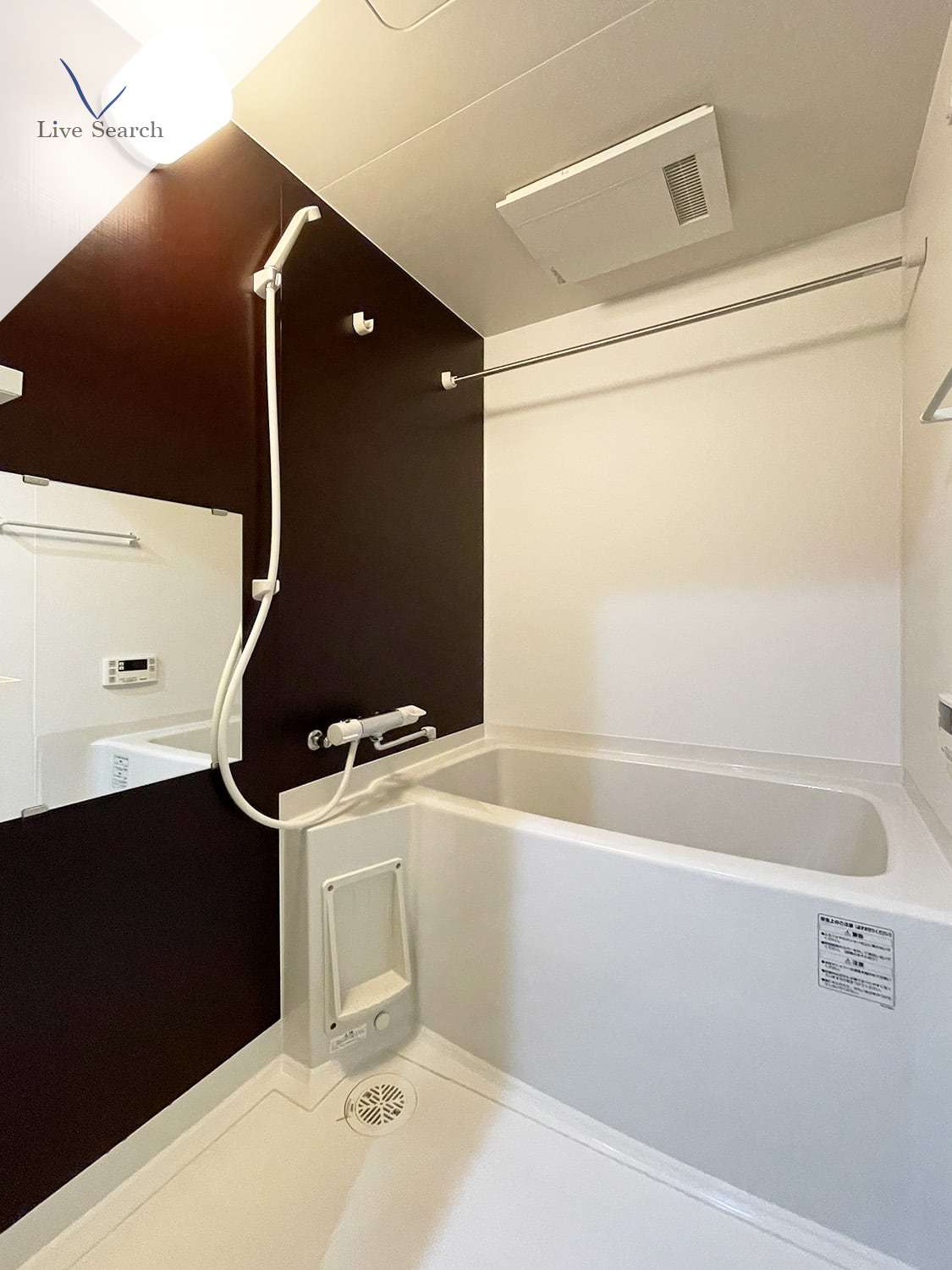 バス・シャワールーム　コンパクトで使いやすいお風呂です