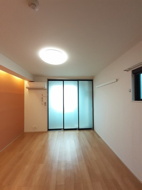 居室・リビング　★快適な室温を保つエアコン付き★