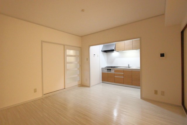 居室・リビング　参考写真です。現況優先。