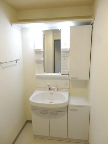 洗面設備　★幅の広い独立洗面台★