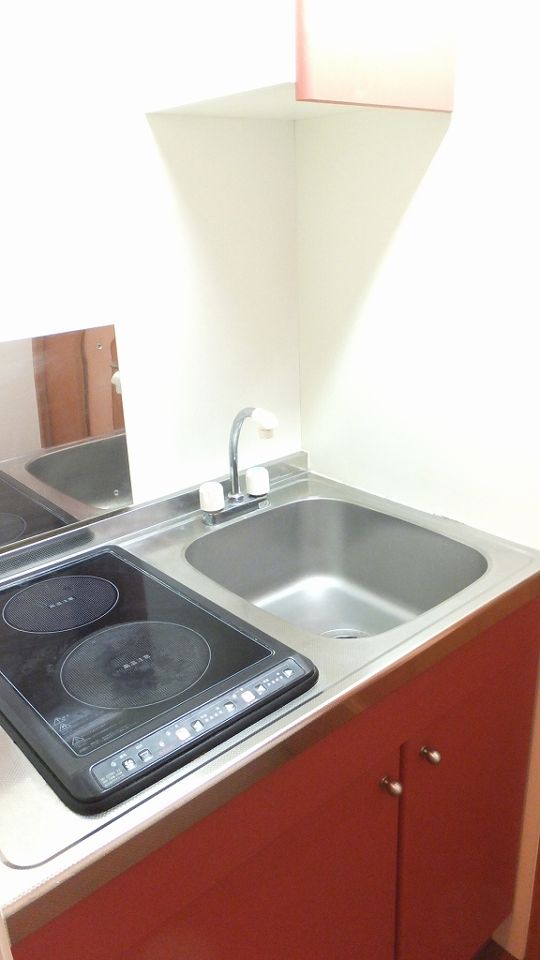 キッチン　2口の電気コンロ付き
