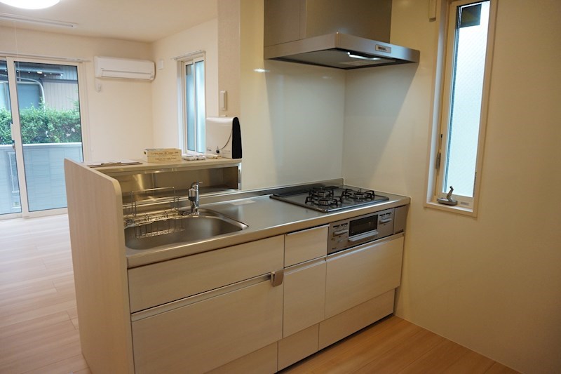 キッチン　同物件別部屋