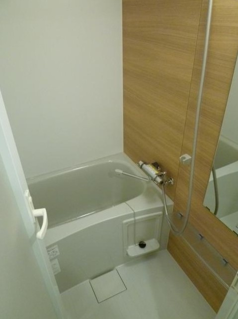 バス・シャワールーム　清潔感のあるバスルーム