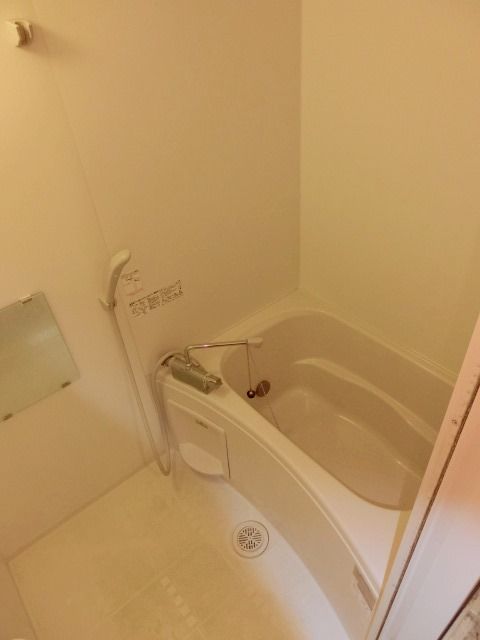 バス・シャワールーム　追い焚き付きのバスルーム