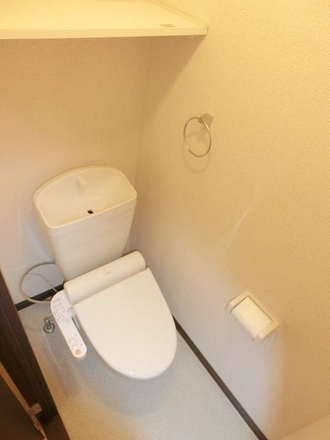 トイレ　温水洗浄便座付き