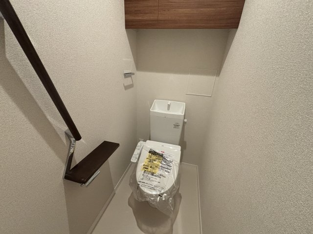 トイレ　暖房洗浄付きのトイレです◎
