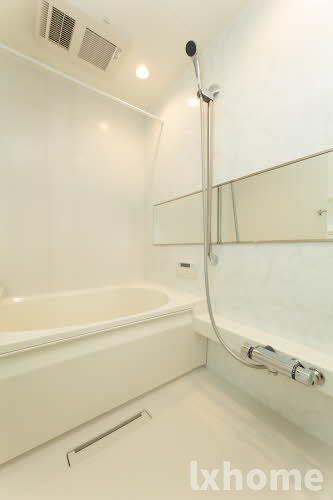 バス・シャワールーム　コンパクトで使いやすいお風呂です