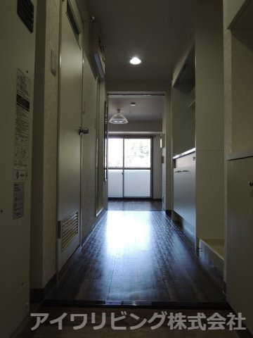 玄関　【ジュネス桜ヶ丘】