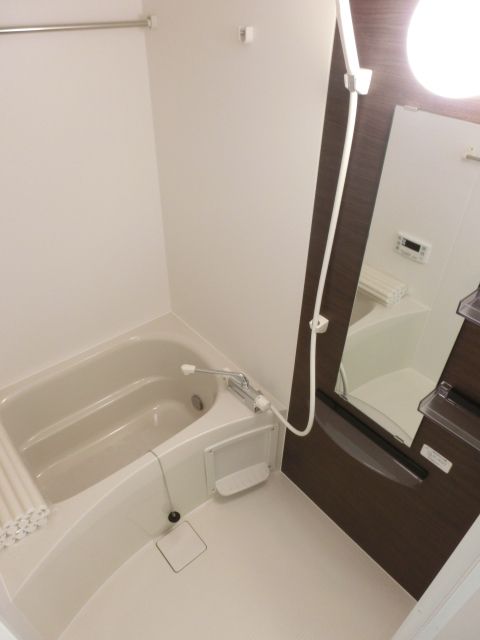 バス・シャワールーム　追い焚き付きのバスルーム