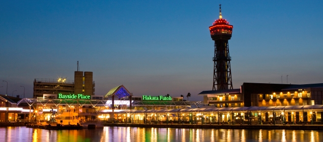 ショッピングセンター　ベイサイドプレイス博多（ショッピングセンター）まで923m