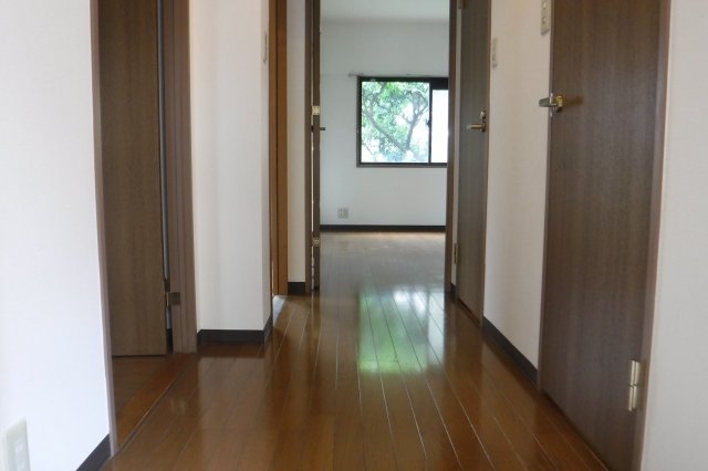 玄関　他のお部屋の参考写真となります。