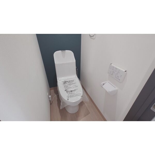 トイレ　別号室内観です