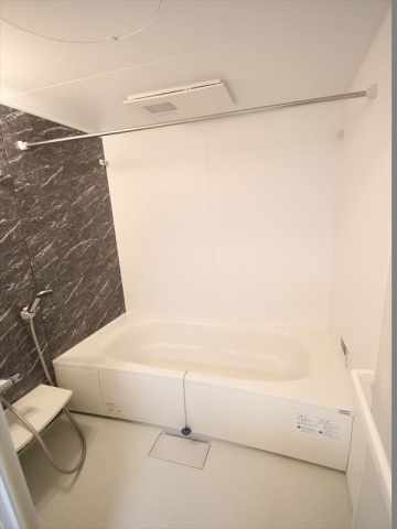 バス・シャワールーム　追焚・浴室乾燥機付のUB　ゆったり1坪タイプ