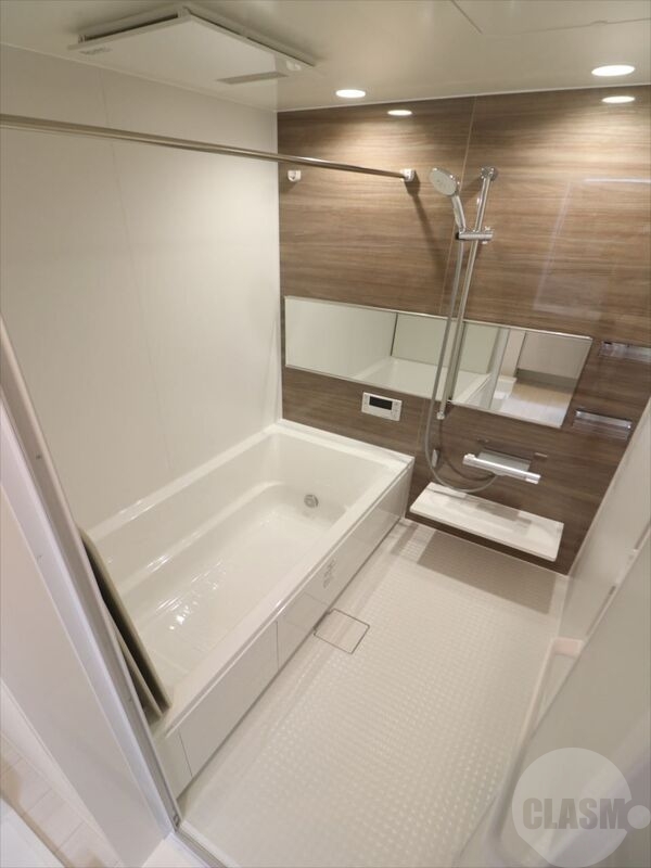 バス・シャワールーム　清潔感のあるバスルーム