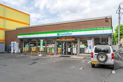 コンビニ　ファミリーマート札幌南7条西7丁目店（コンビニ）まで162m