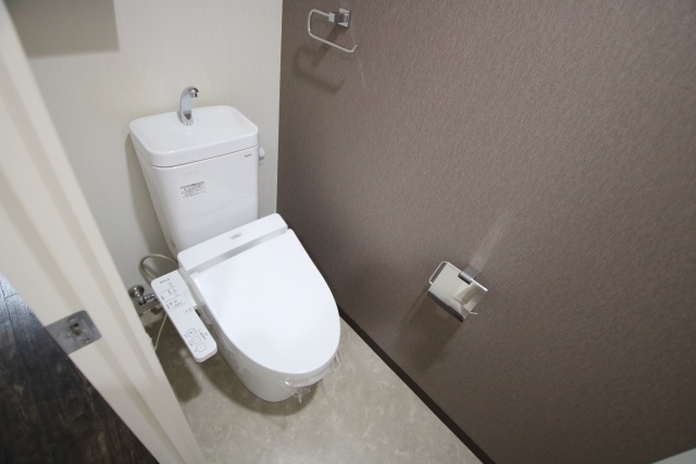 トイレ　※別室の参考写真の為、現況優先です。