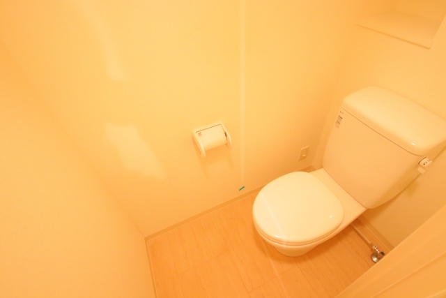 トイレ　※別室の参考写真の為、現況優先です。