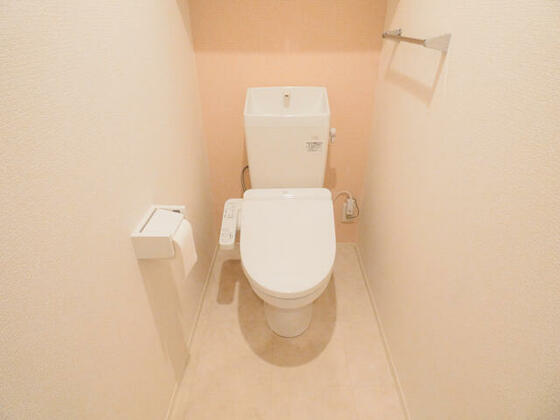 トイレ　ウォシュレット付き