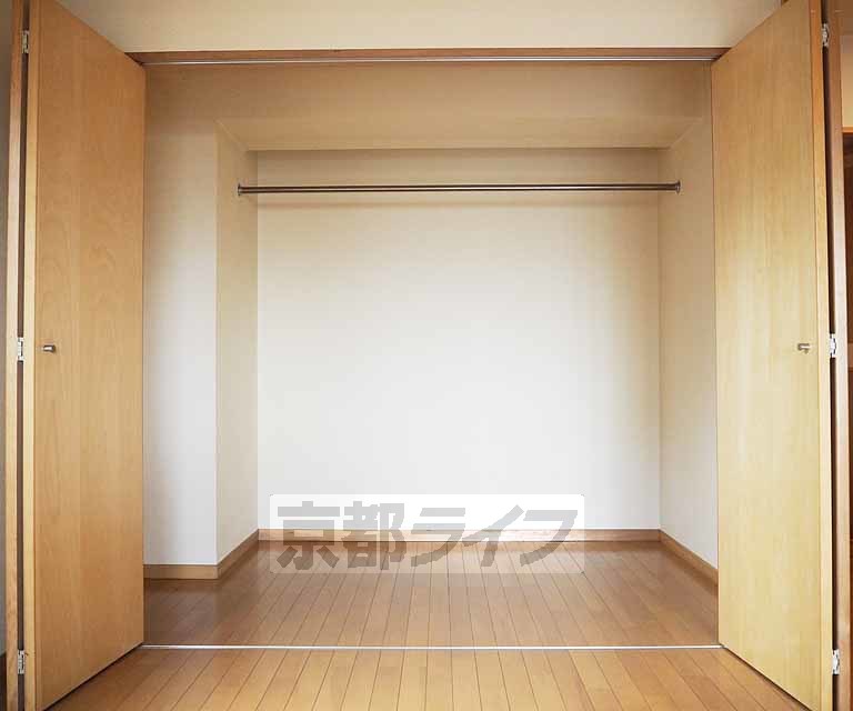 収納　奥行きのある、広い収納です。