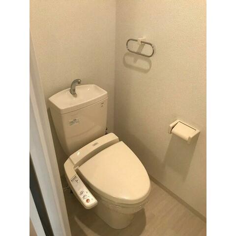 トイレ　温水洗浄便座付き♪