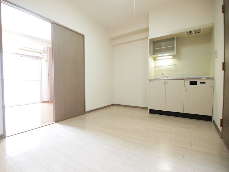 居室・リビング　1DKタイプもおススメです。広めです。