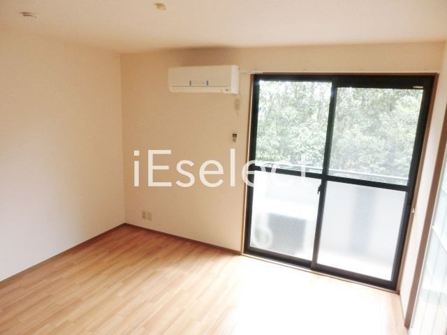 居室・リビング　エアコン付きのリビングです