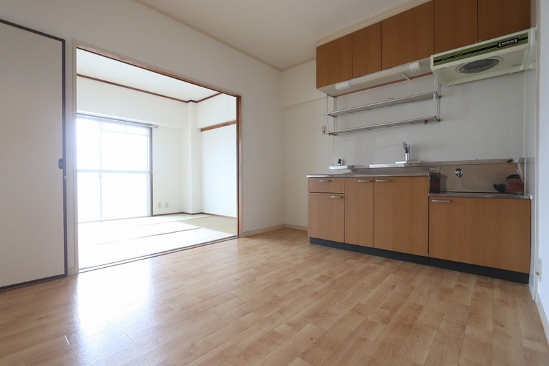 キッチン　コンパクトなキッチンで掃除もラクラク