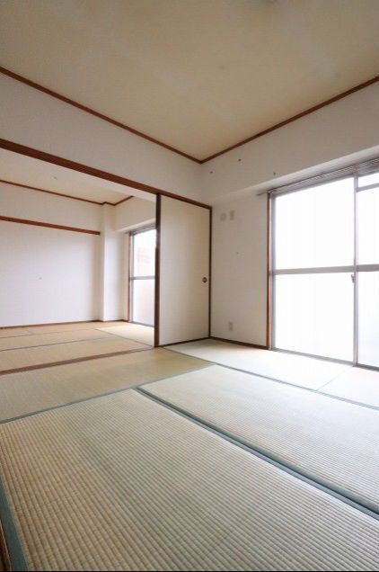 居室・リビング　日本らしい落ち着いた雰囲気の和室です