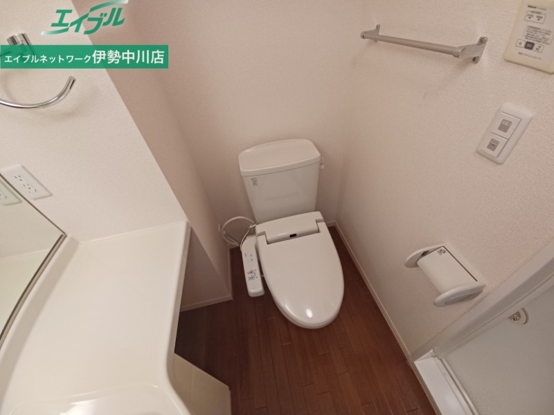 トイレ　同物件別室の画像です