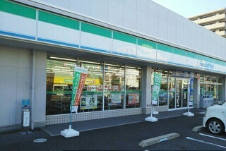 コンビニ　ファミリーマートさん（コンビニ）まで160m