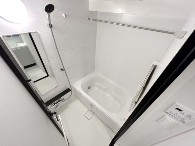 バス・シャワールーム　コンパクトで使いやすいお風呂です