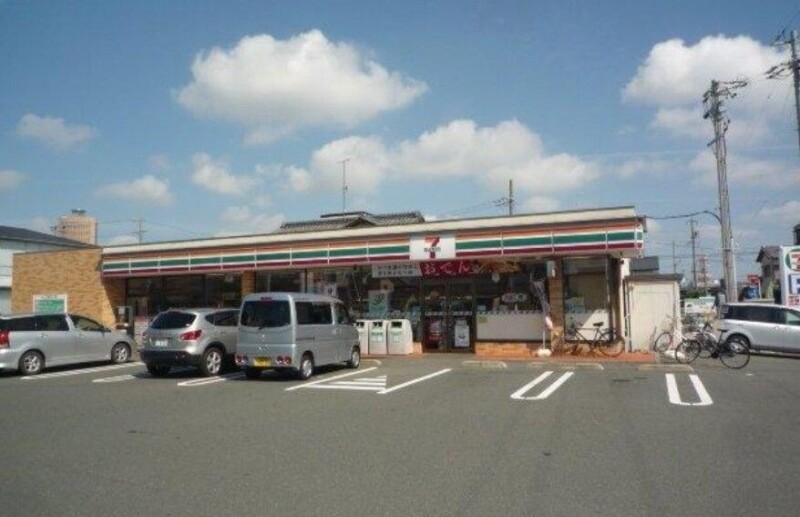 コンビニ　セブンイレブン浜松高丘北店（コンビニ）まで627m