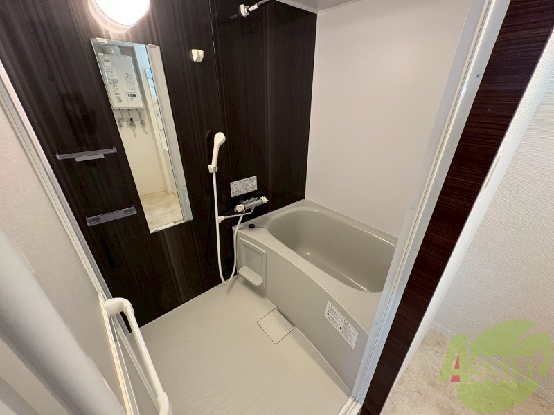 バス・シャワールーム　お風呂になります。一日の疲れを癒してくださいね。