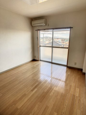 居室・リビング　2022年11月撮影※現況を優先いたします。