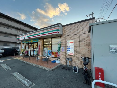 コンビニ　セブンイレブン 西宮JR甲子園口駅南店（コンビニ）まで75m
