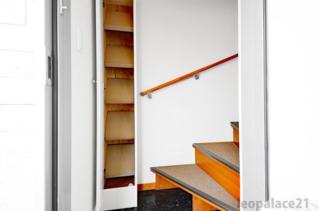 玄関　同タイプ物件の写真です。