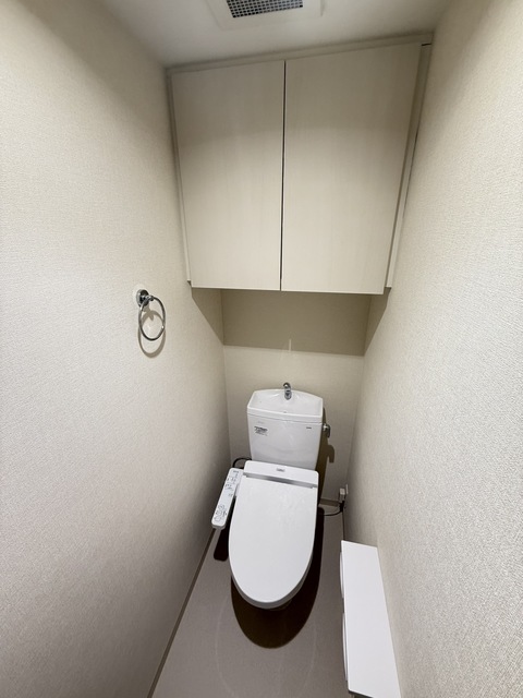 トイレ　別号室参考写真になります。