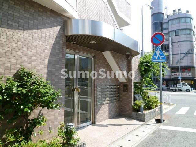 エントランス　落ち着いたエントランスです