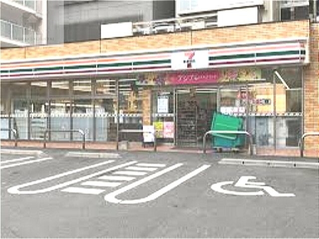 コンビニ　セブンイレブン吹田江坂町1丁目店（コンビニ）まで207m