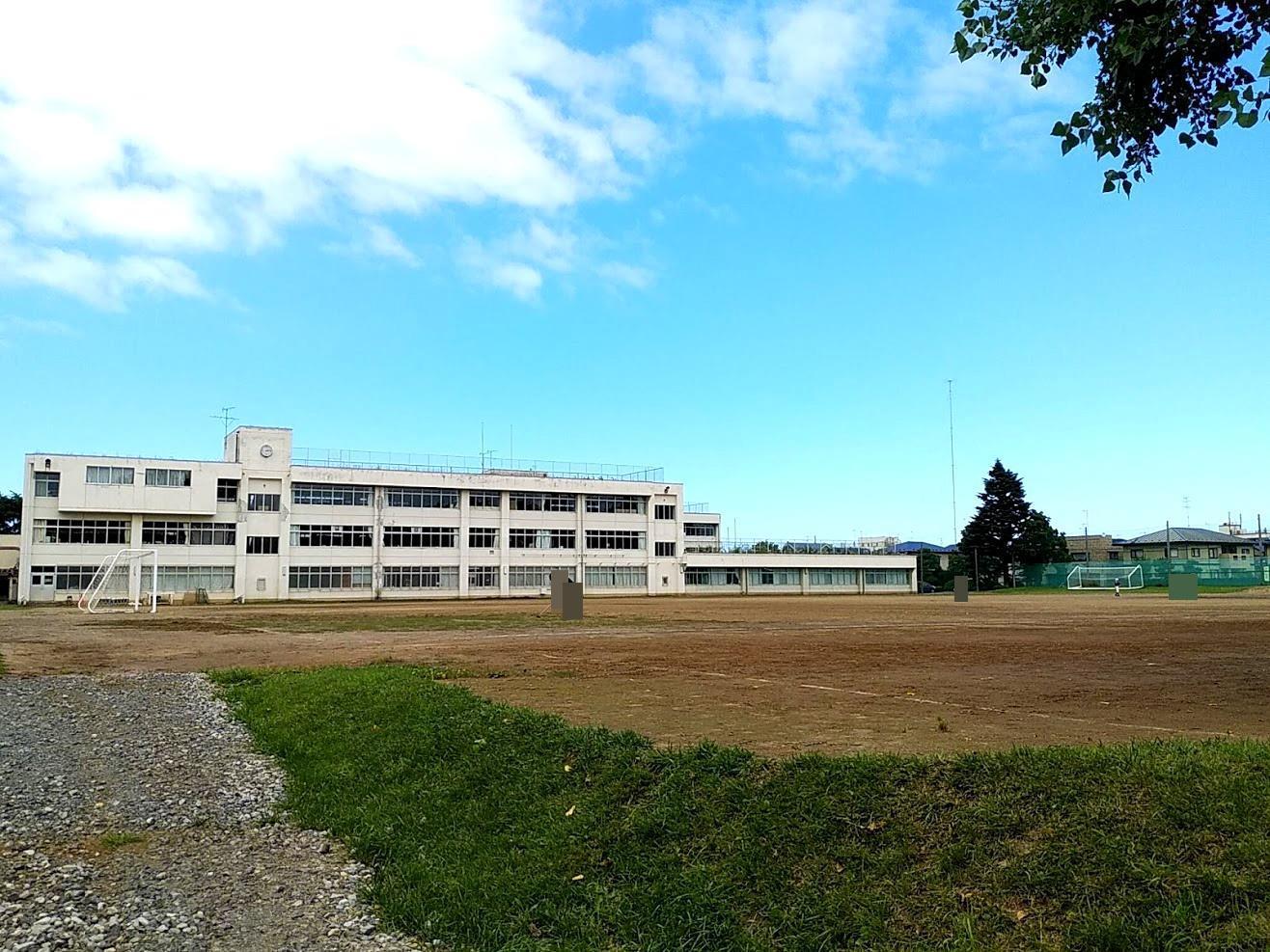 中学校　根城中学校（中学校）まで600m